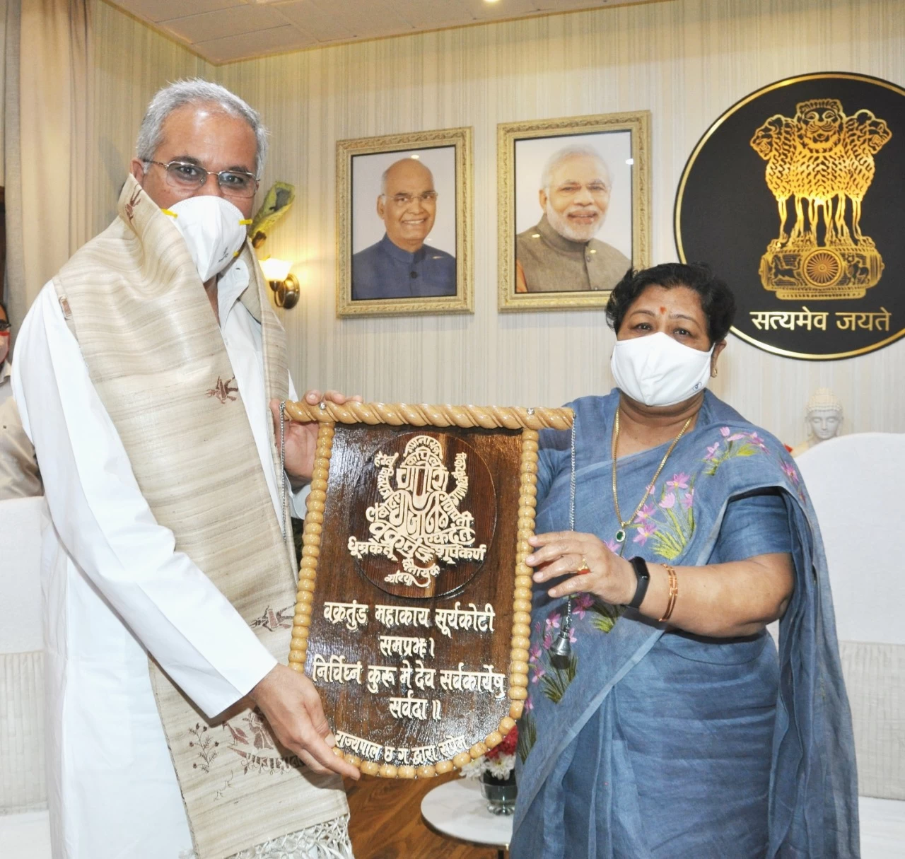 CM भूपेश बघेल ने राज्यपाल अनुसुइया उइके से की मुलाकात, राज्यपाल ने कोरोना से बचाव के लिए किए गए कार्यों को सराहा